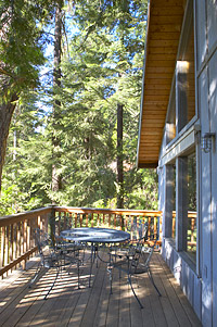 Peaceful, private balcony